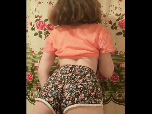 ❤️ Leanabh òg sexy a ’toirt dheth na shorts aice air a’ chamara ❤❌  Porno  leinn  ﹏