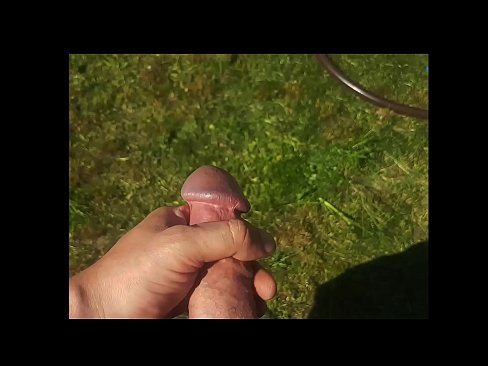 ❤️ Bidh hottie a 'faighinn a pussy pinc fucked agus cums le squirt ann an gàrradh samhraidh ❤❌ Porno leinn ﹏
