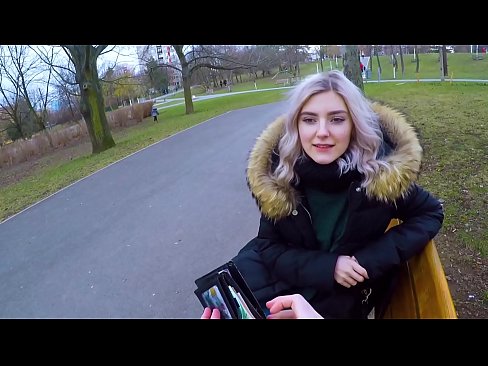 ❤️ Swallows hot cum coigreach airson airgead - blowjob anns a 'phàirc le Eva Elfie ❤❌  Porno  leinn  ﹏